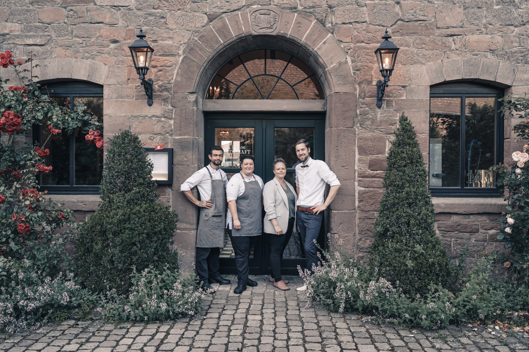 Team vor der Schloßwirtschaft in Hehlen